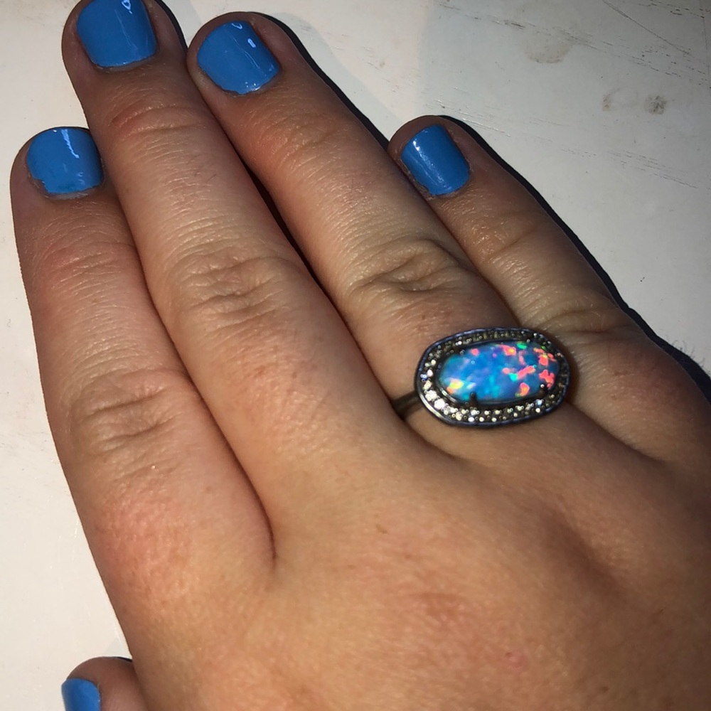 AUTHENTIC** Iridescent Kendra Scott ring sz: 9